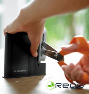 Fiskars šķēru asinātājs 1005137