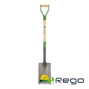 John Deere jumiķu lāpsta ar koka kātu un D veida rokturi, 107cm (ROOF-Y-RBA-JD)